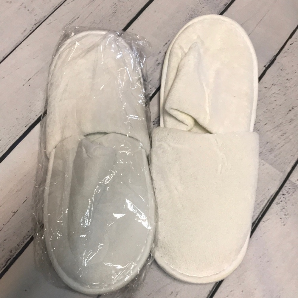 NWOT White Hotel Slippers